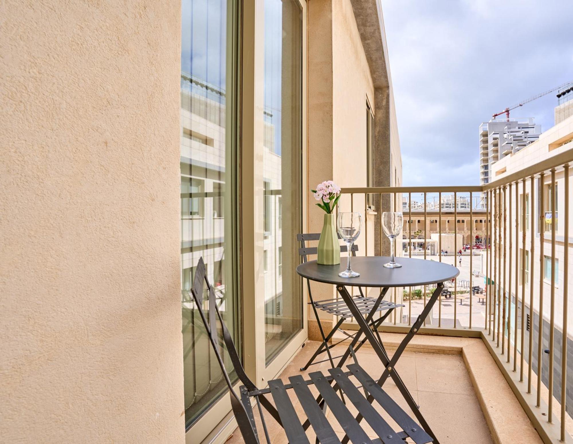 Stylish Apartment In Tigne Point Sliema Buitenkant foto